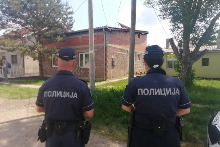 UŽAS KOD ŠAPCA! Žena sekirom ubila muža dok je spavao, a onda je otvorila dušu policiji: "Smrskala sam glavu Slobi!"