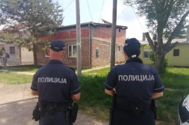 UŽAS KOD ŠAPCA! Žena sekirom ubila muža dok je spavao, a onda je otvorila dušu policiji: "Smrskala sam glavu Slobi!"