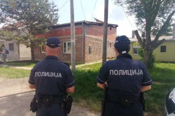 UŽAS KOD ŠAPCA! Žena sekirom ubila muža dok je spavao, a onda je otvorila dušu policiji: "Smrskala sam glavu Slobi!"