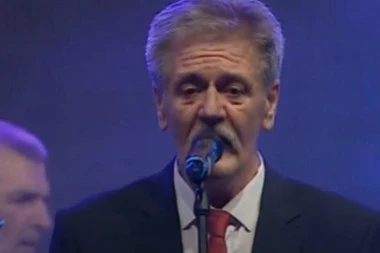 VELIKA TRAGEDIJA! UBIO pevača, pa IZVRŠIO SAMOUBISTVO, nađena MRTVA TELA: Monstruozni ZLOČIN koji je ZAVIO PORODICU U CRNO, A REGION OSTAVIO U SUZAMA! (FOTO)