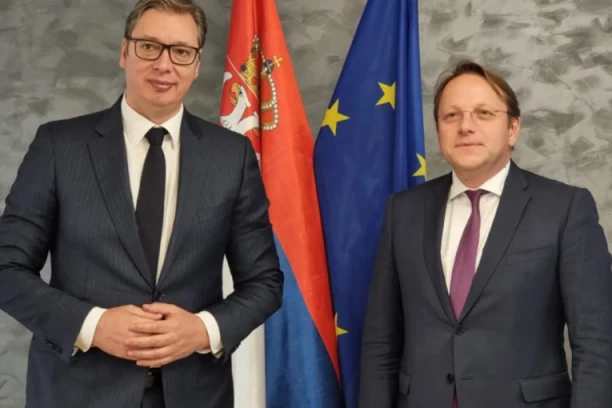 VUČIĆ SE SASTAO SA VARHELJIJEM! Očekuje se radna večera sa liderima Zapadnog Balkana! (FOTO)