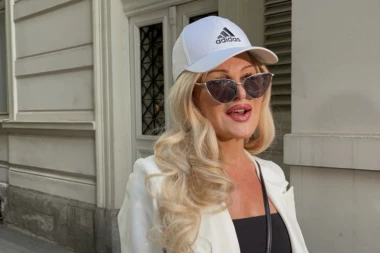 Pevačicu BRAK spasao od PROSTITUCIJE, a onda je stigla TRAGEDIJA: Kolima sletela sa puta, pa ih UNIŠTILA! (VIDEO)