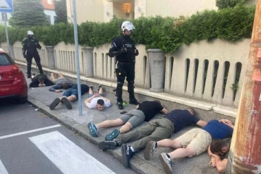 NAVIJAČI KAO SARDINE: Policija UHAPSILA učesnike sukoba, iza njih ostala samo KRV! (FOTO)