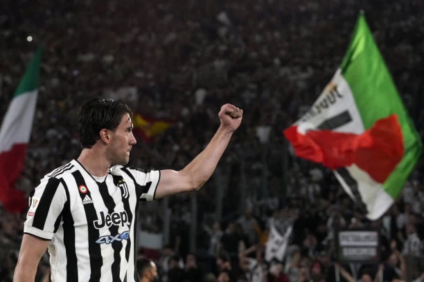 VLAHOVIĆ DOBIJA DRUŠTVO: Još dva SRBINA za novi Juventus!