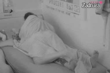 Mina i Mateja ponovo RASPLAMSALI STRASTI! Ne mogu da se OBUZDAJU, pa ZAPALILI jorgan planinu! (VIDEO)