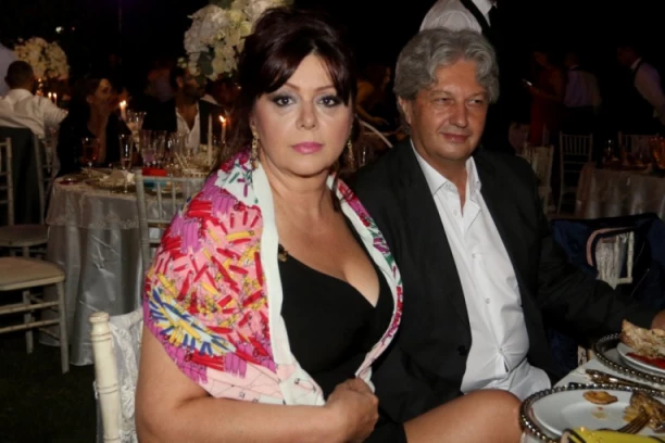 VESNA RADUSINOVIĆ PRVI PUT PROGOVORILA O MARIĆU! Ne želi više da ĆUTI, otkrila sve detalje privatnog života, evo kakvo je stanje u porodičnom domu!