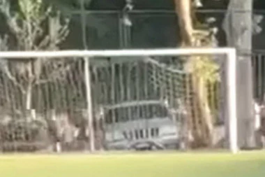 NOVI SNIMAK HAOSA: Žestoke scene SUKOBA Delija i Grobara (VIDEO)