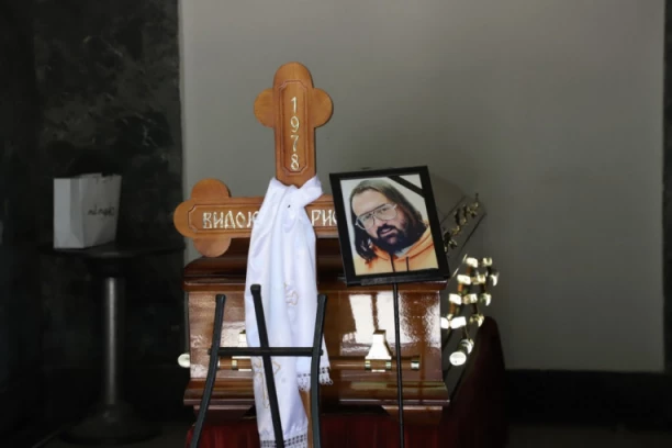 Danas je SAHRANA Vidoju Ristoviću! Sve je spremno za ispraćaj na VEČNI POČINAK! (FOTO)