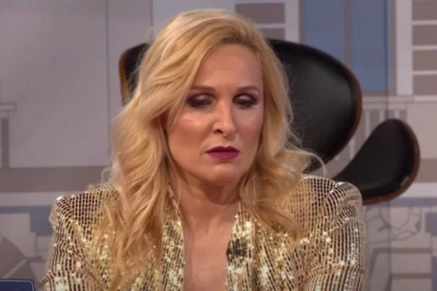 TRAGEDIJA u domu pevačice koja je POTRESLA JAVNOST: Brat joj izvršio SAMOUBISTVO, cela porodica ostala NEUTEŠNA, ZAVIJENI U CRNO! (FOTO)