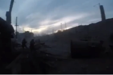 AZOVCI ne daju ČELIČANU! Krenuli u kontraofanzivu! BORBA kao na filmu! (VIDEO)