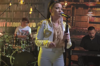 Barbara Bobak nakon HOSPITALIZACIJE progovorila: "Mama mi je dala INJEKCIJU u bekstrejdžu, na infuziji sam" (FOTO)