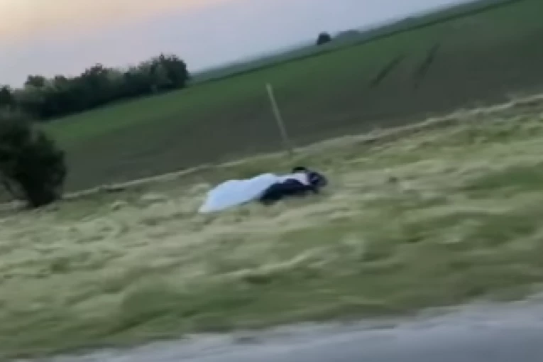 Leš pronađen u automobilu sa užičkom registarskom oznakom! Na njivi kod Slanaca još se sprovodi uviđaj posle pronalaska tela mlađeg muškarca!
