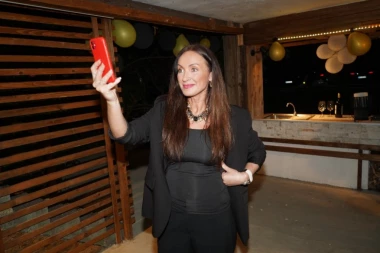 Slađa Delibašić ŽESTOKO O KOLEGAMA koji uzimaju BAKŠIŠ: Ogavno mi je, kao da se prodaješ! Pevačica se dotakla i NEPRISTOJNE PONUDE