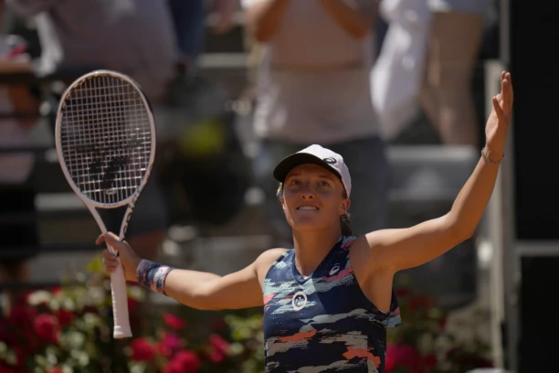 Danka ostavila srce na terenu, Švjontek nastavila brutalan niz!