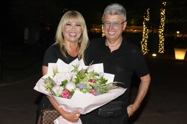 U OVOM LUKSUZU ŽIVI SAŠA POPOVIĆ SA SUPRUGOM: Detalji će vas ŠOKIRATI, otkrivena najveća INTIMA pevačice!