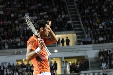 LEGENDARNI TENISER PORUČIO: Novak samo igra na sigurno!