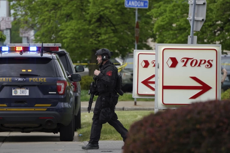 PUCNJAVA U AMERICI: Osmoro ranjeno u napadu na rejv žurci u Takomi