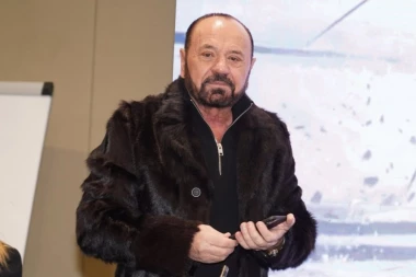 NAŠ POZNATI PEVAČ PRIMA ČAK TRI PENZIJE: Jedna je mizerno MALA, a od druge će vas ZABOLETI GLAVA!