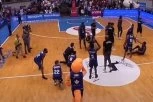 PONIŽAVANJE! Bivši košarkaši Zvezde i Partizana primorani da KLEČE NA KOLENIMA (VIDEO)