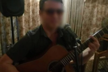 OVO JE UHAPŠENI PEVAČ! Izbo kolege u Kragujevcu zbog svađe u vezi bakšiša?!