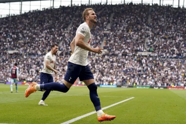 ZOV LIGE ŠAMPIONA: Totenhem se ne predaje, Kejn nokautirao Barnli!