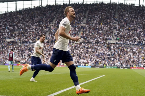 TOTENHEM POBEĐUJE I KAD NE BLISTA: Kejn srušio Vulvse!