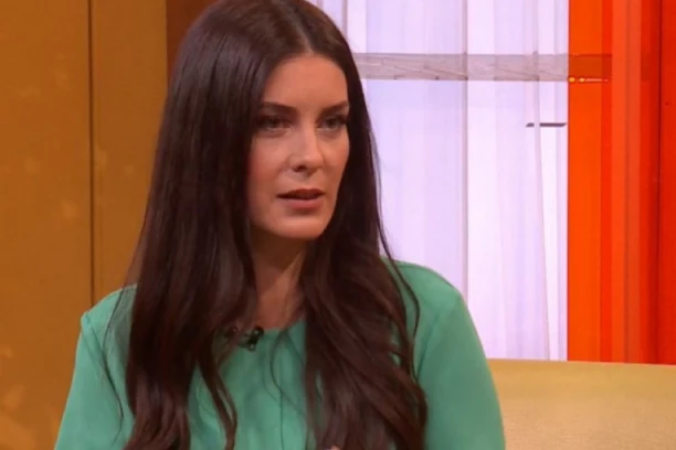 Marija Kilibarda razvezala bikini: Evo kako uživa srpska voditeljka u Španiji (FOTO+VIDEO)