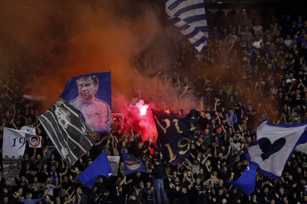 SKANDALČINA U HRVATSKOJ: Navijači Dinama slavili titulu uz USTAŠKE pokliče! Slavilo se uz pozdrav "Uz dom spremni" i veličanje NDH!