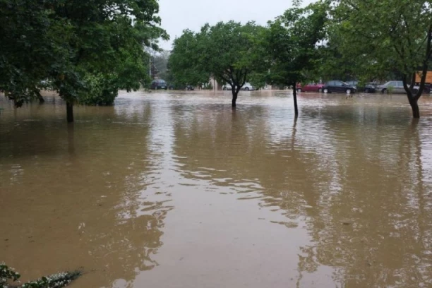 "TO NIJE BILA POPLAVA, MOŽEMO DA POREDIMO SA URAGANOM PETE KATEGORIJE"! Pre 11 godina uništen Obrenovac, vodena stihija odnela 17 života