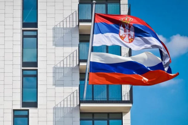 U SRBIJI NEMA GOLOTINJE ALI IMA SE*SA NA TERASI: Ovo o nama kažu Rusi koji su se doselili u našu zemlju