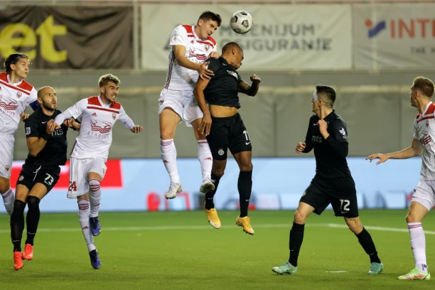 DOJAVA O BOMBI NA TC STADION: Neizvesna utakmica Partizana i Voždovca, crno-beli i dalje u Teleoptiku (UŽIVO)