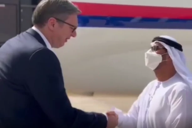 VUČIĆ SE OGLASIO IZ EMIRATA: Vreme pred nama je teško, ali zajedničkim snagama ćemo prevazići sve teškoće! (VIDEO)