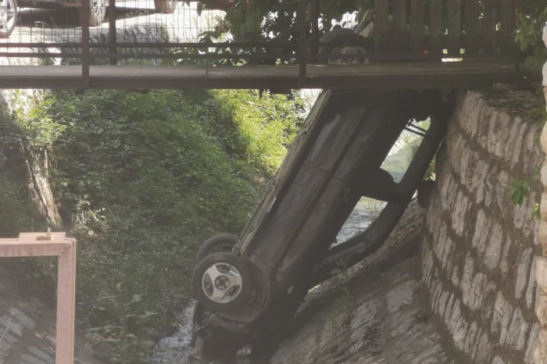 PLANIRAO SVADBU, PA POGINUO! Predrag iz Barande pokušavao da izađe iz automobila, pa se udavio u kanalu! Telo pronašle majka i sestra!