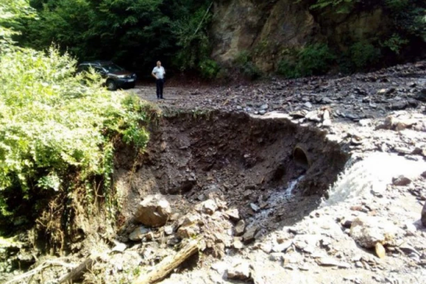 PROGLAŠENA VANDREDNA SITUACIJA U PRIBOJU: Grad na obali Lima devastiran od nepogoda - onesposobljen saobraćaj, od grada stradali usevi