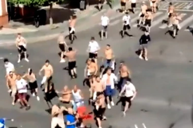 OPŠTA MAKLJAŽA U SEVILJI! Haos pred finale Lige Evrope - ZAKRVILI Nemci i Škoti! (VIDEO)