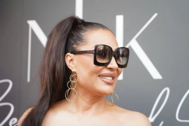 Ceca izazvala opštu pomamu! LJUDI U TRANSU, nisu znali gde pre da gledaju, pogledajte šta je obukla! (FOTO)