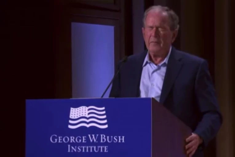 BUŠ SE UJEO ZA JEZIK, SPOMENUO AGRESIJU NA IRAK PA ZANEMEO: Invazija je bila "brutalna i neopravdana" - Ovaj, hteo sam da kažem...