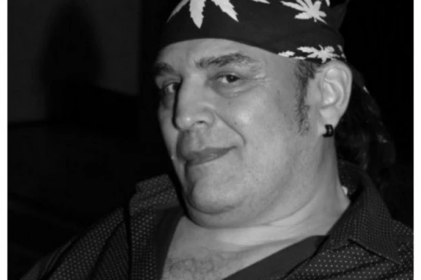 SAHRANJEN Igor Starović! Ovo je VEČNA KUĆA pokojnog pevača! (VIDEO)