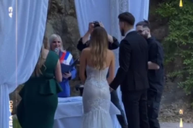 Danijel i Tijana izgovorili sudbonosno DA! Suzanin sin se oženio, prvi ples odigrali uz EMOTIVNU PESMU, a evo kako mladenci IZGLEDAJU! (FOTO)
