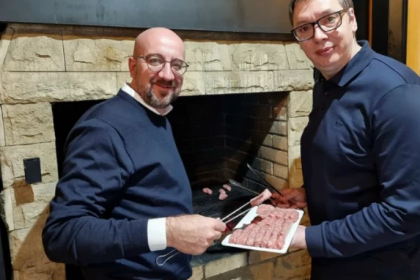 ĆEVAPČIĆE SMO SPREMALI ZAJEDNO: Predsednik Vučić na radnoj večeri sa Šarlom Mišelom (FOTO)