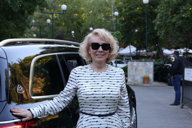 Lepa Brena kupila Majbaha