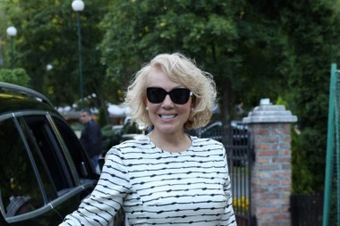 Lutka Lepe Brene se ponovo prodaje: Biznis koji je pevačicu koštao MILIONA zbog problema sa dokumentacijom, a evo koliko danas KOŠTA! (FOTO)