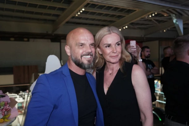 "Gledam druge devojke, ali se uvek vratim ženi kući" Boban Rajović priznao sve o RAZVODU sa suprugom, a uskoro postaje DEDA! (VIDEO)