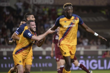 SJAJNA UVERTIRA ZA FINALE LK: Roma NAPUNILA Albanca zbog kog je Vanja Milinković-Savić ostao na klupi! (VIDEO)