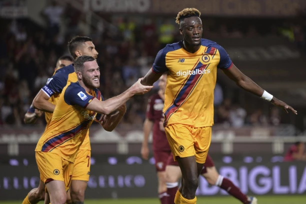 SJAJNA UVERTIRA ZA FINALE LK: Roma NAPUNILA Albanca zbog kog je Vanja Milinković-Savić ostao na klupi! (VIDEO)