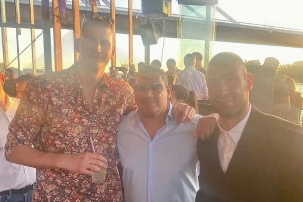 MVP SE OPUSTIO: Jokić na SPLAVU u Beogradu, GRME TAMBURAŠI, sa njim legendarni as i Balkanci! (FOTO/VIDEO)