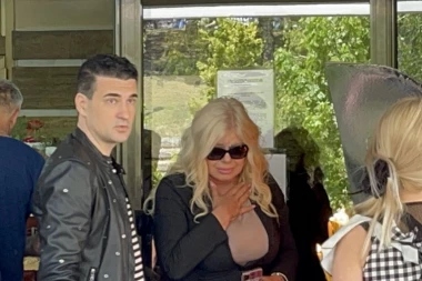 Zorana Pavić se SLOMILA kada je ugledala Igorov KOVČEG! Jecala i lila suze za prerano preminulim KUMOM! (VIDEO)
