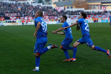 NAGRAĐEN: Bivši fudbaler Crvene zvezde je IGRAČ GODINE u Prvoj ligi OVE ZEMLJE!