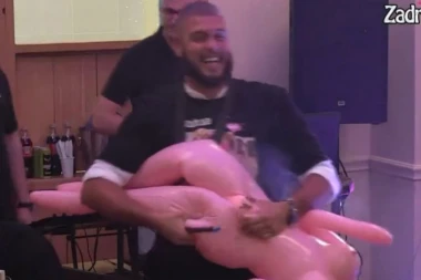 Dejan imao INTIMNI ODNOS SA GUMENOM LUTKOM! Zadrugari se BAHANALISALI na devojačkoj i momačkoj večeri