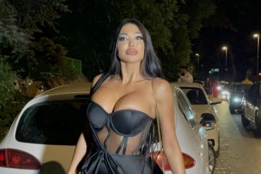 Maja Marinković NEPREPOZNATLJIVA! Starleta ne odustaje od Fotošopa, a novim fotografijama je NADMAŠILA SAMU SEBE! (FOTO)